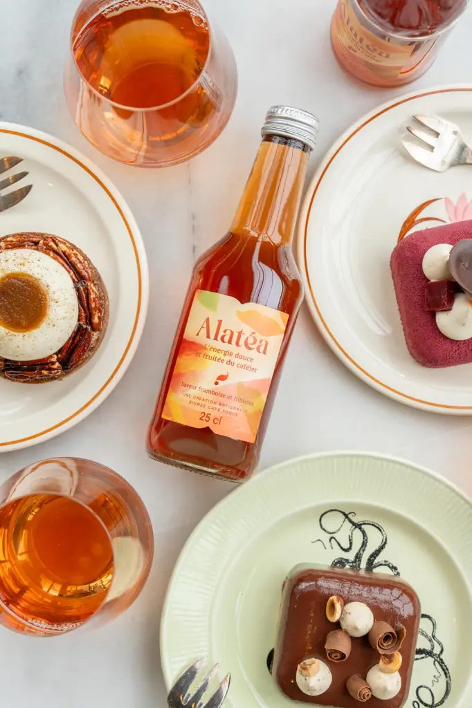 Alatéa avec patisseries.webp